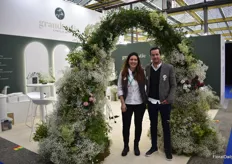 Daniela Navarro of Selecta Cut Flowers and Javier Mantilla from Much Flowers. This Ecuadorian Farm grows Grandtastic, the variety that is taking Center stage at the booth. Much Flowers is one of their growers, growing this variety. 